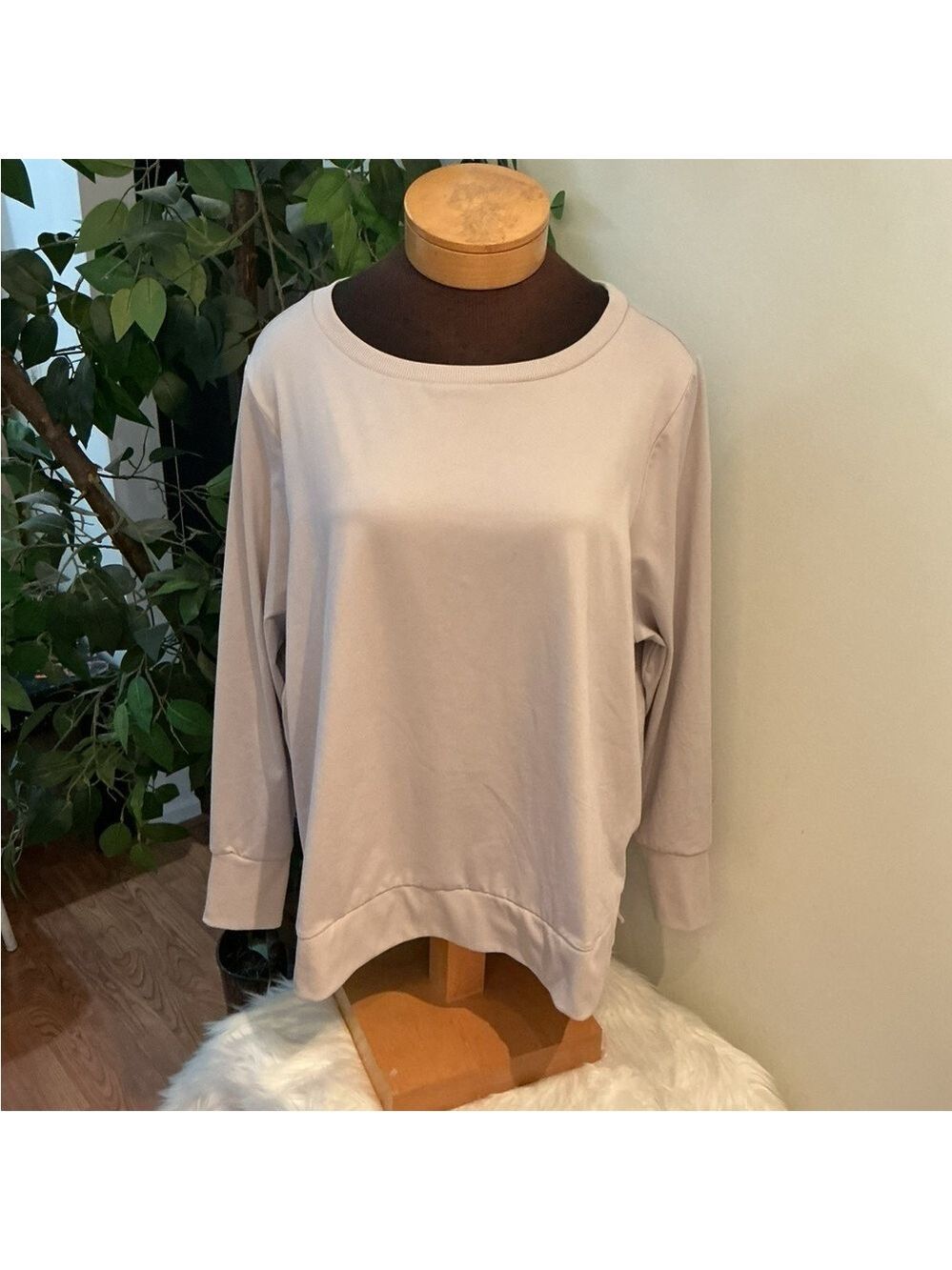 Wholesale Merchandise Women's soft purplish gray Sweatshirt size 3X